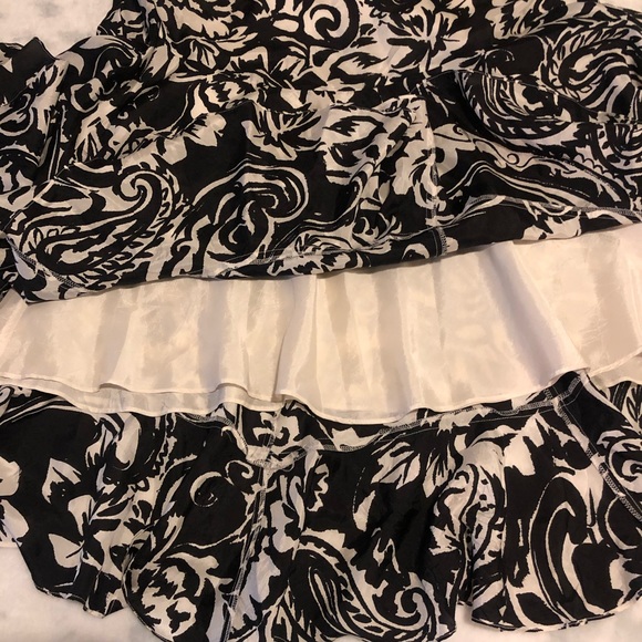 LAUREN RALPH LAUREN FLORAL/PAISLEY BLACK & WHITE SILK SKIRT. SIZE:(14) - Picture 5 of 10